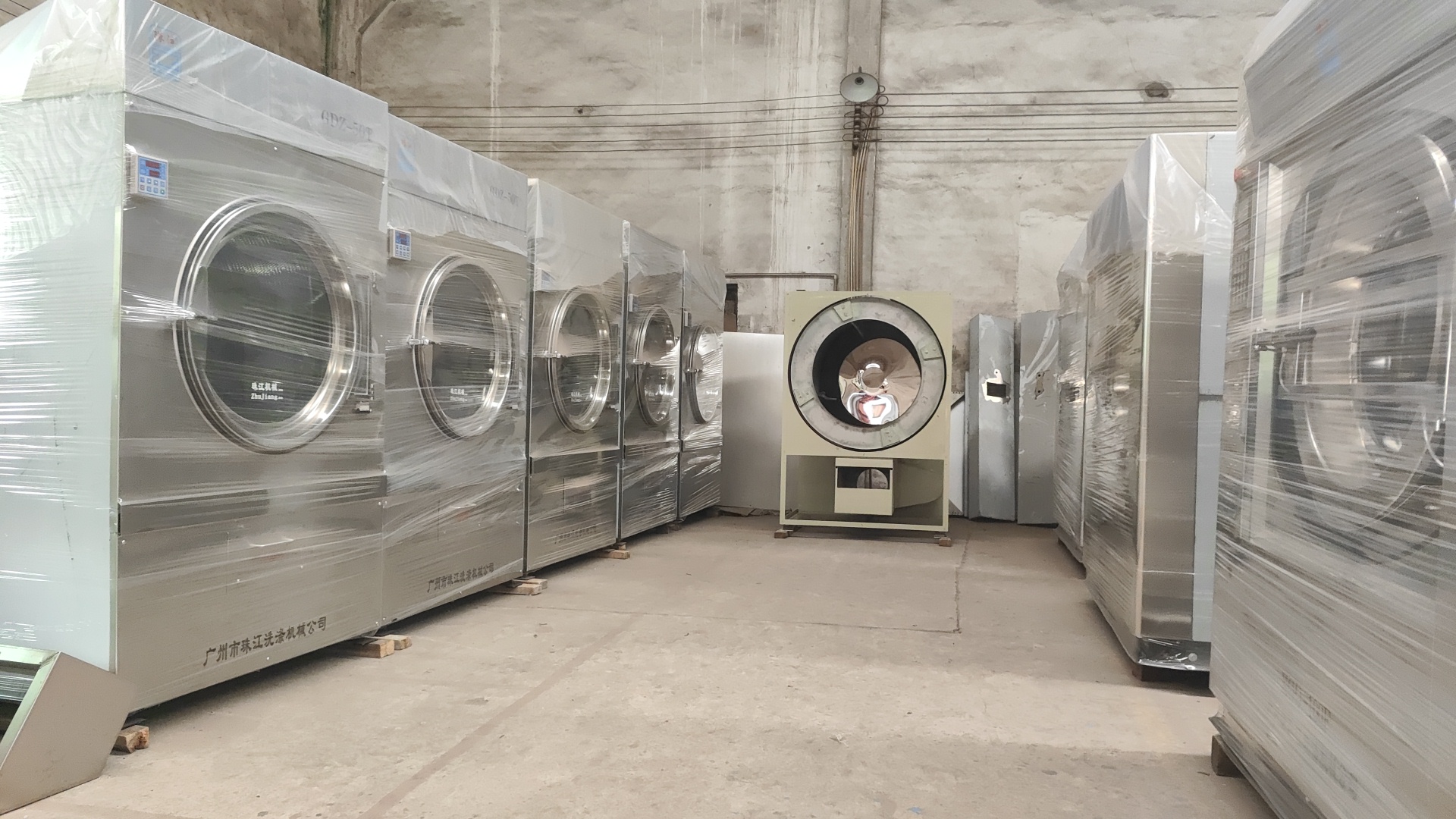 
煤礦廠工業(yè)全自動洗衣機如何選？珠江洗滌靠這些實力贏得大型國企信賴
